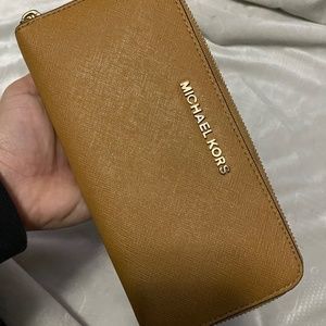Michael Kors Beige Zipper Wallet